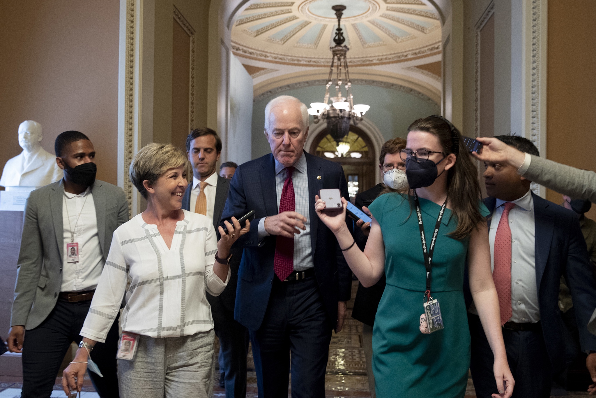 Senador pide ayuda al FBI para arrestar a legisladores tejanos que salieron del estado