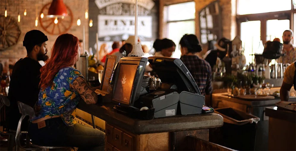 El miedo a redadas reduce la participación en la semana de restaurantes latinos en Chicago