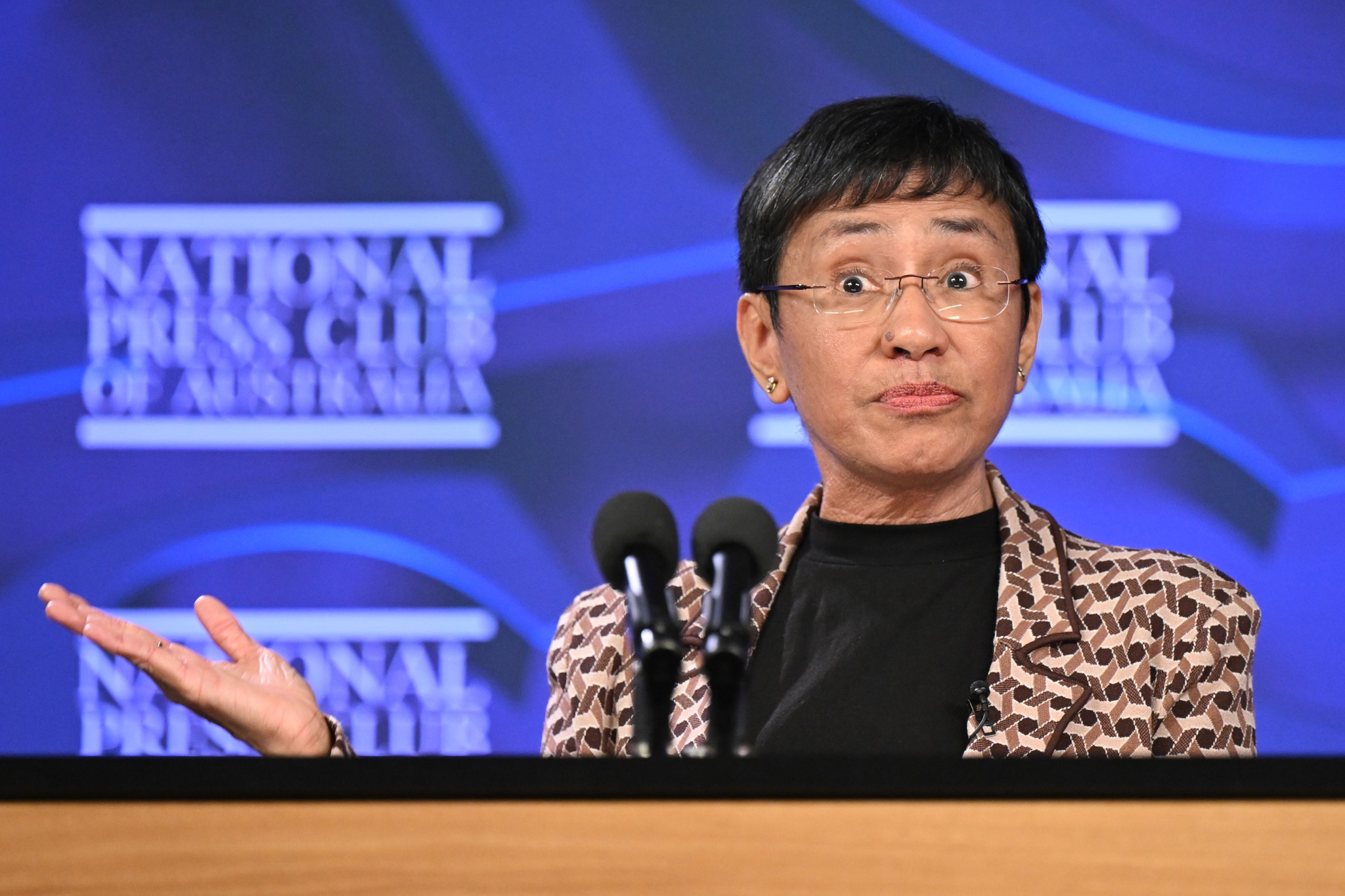 Premios Nobel y científicos piden una institución internacional para poner límites a IA