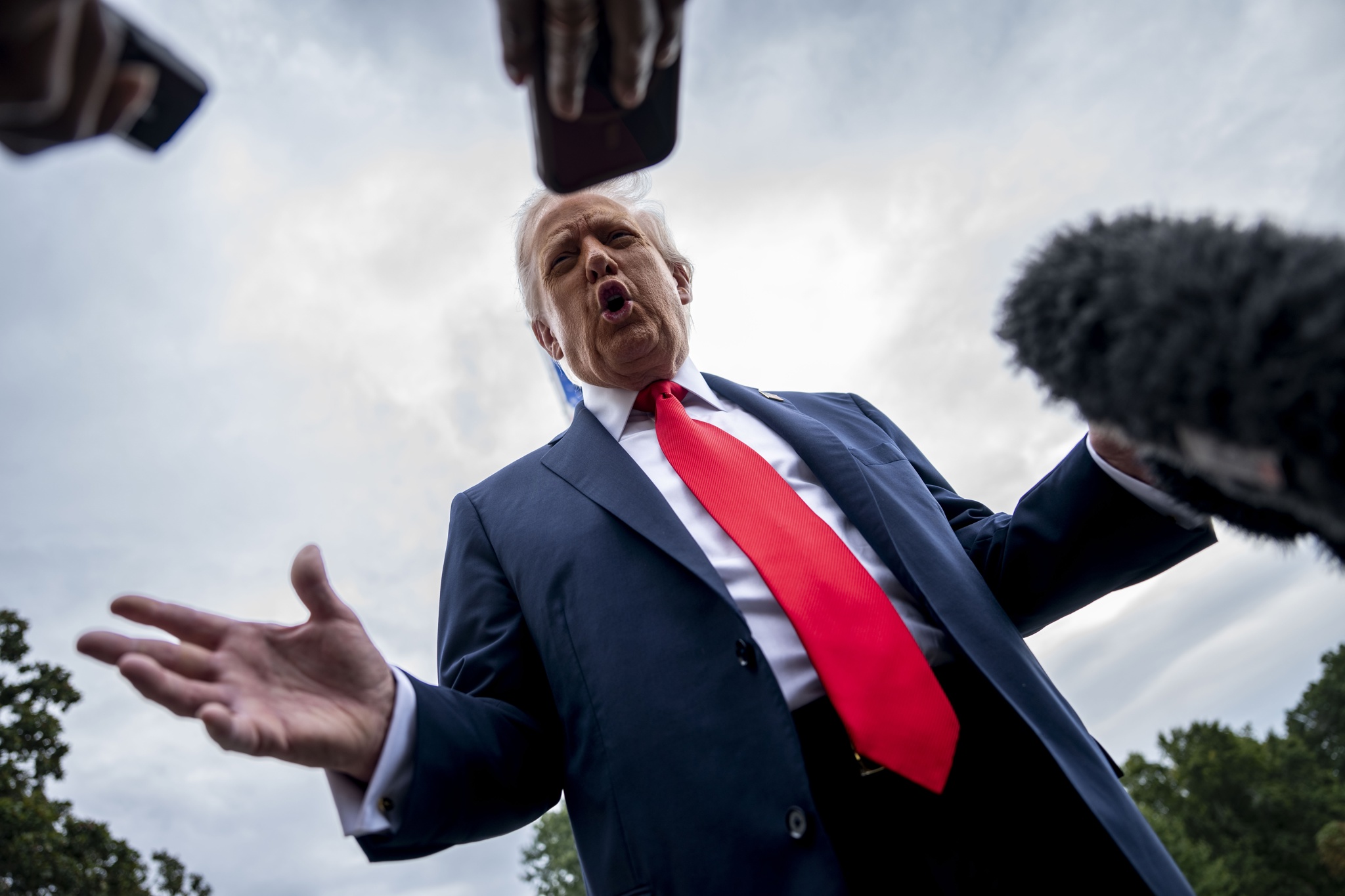 Trump designa como organización terrorista al movimiento antifascista en EE.UU