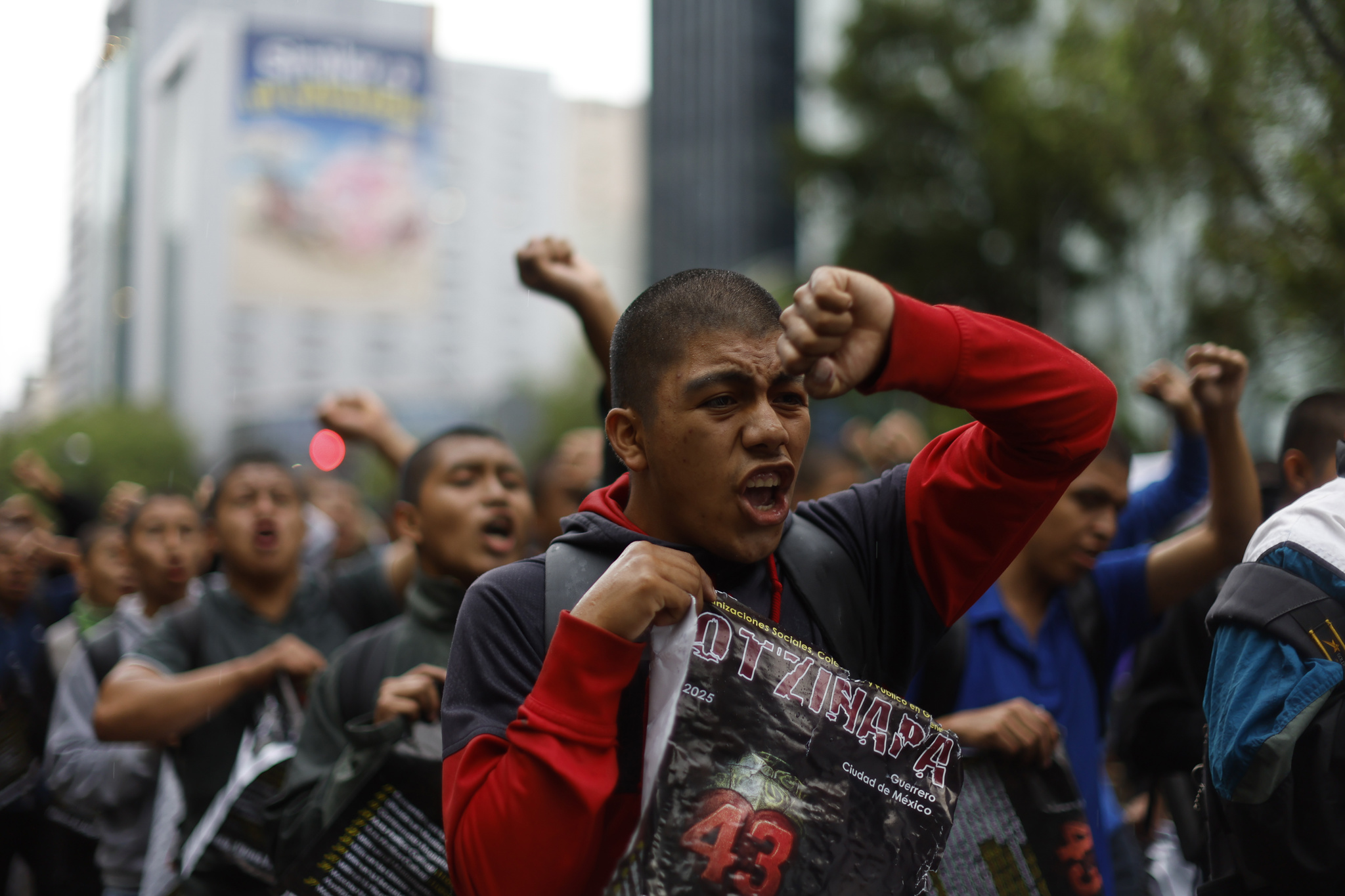 Miles de personas salen a la calle para pedir justicia por los 43 de Ayotzinapa