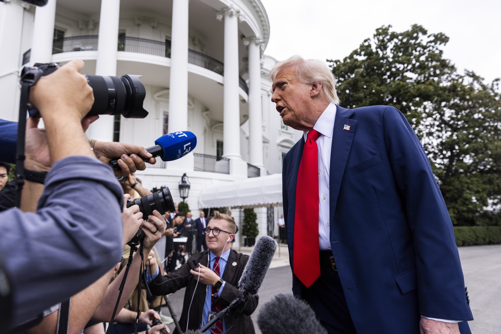 Trump evita confirmar si recibió carta de Maduro y dice “veremos qué pasa con Venezuela”