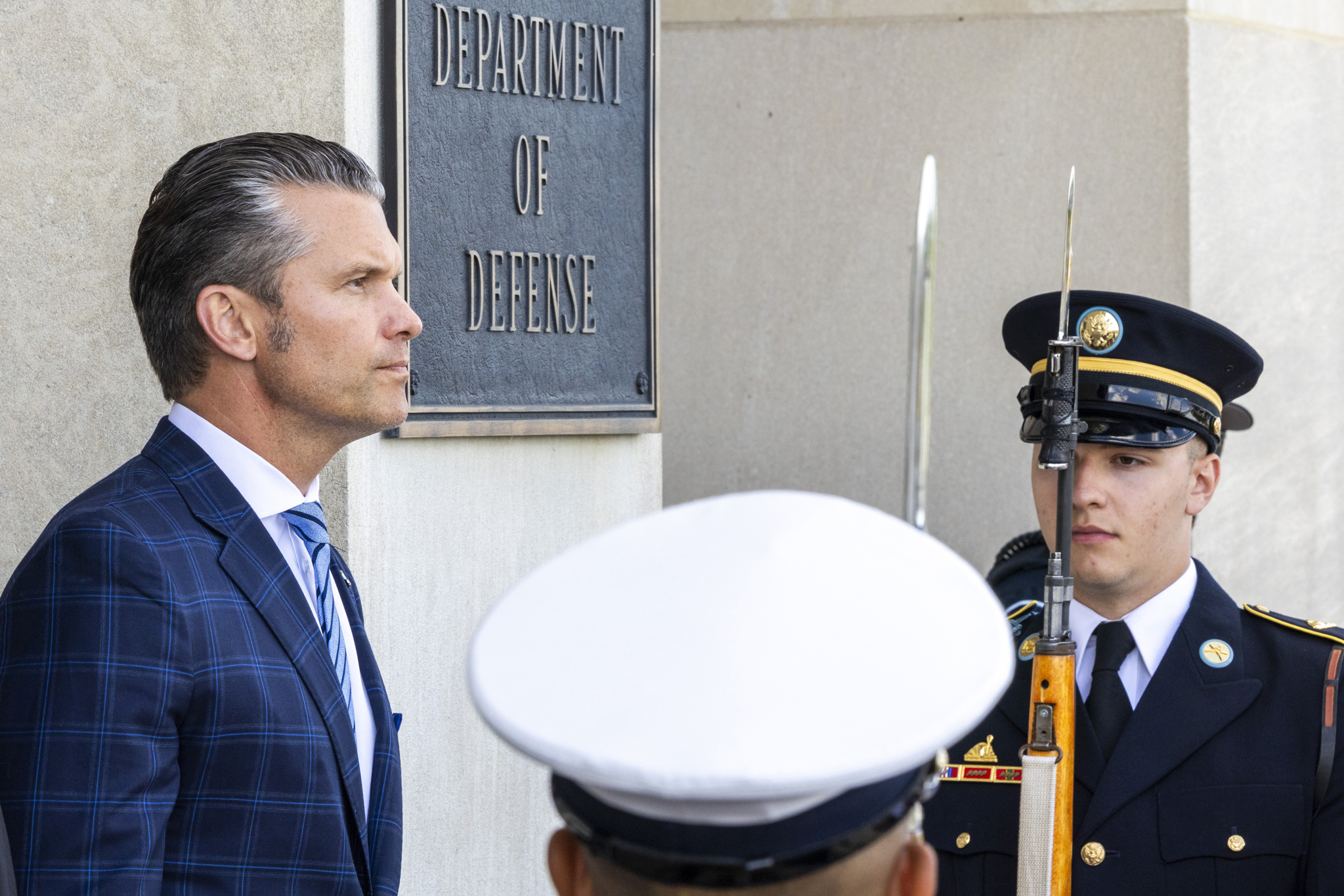 Secretario de Guerra de EE.UU. convoca a generales para reunión urgente, según medios