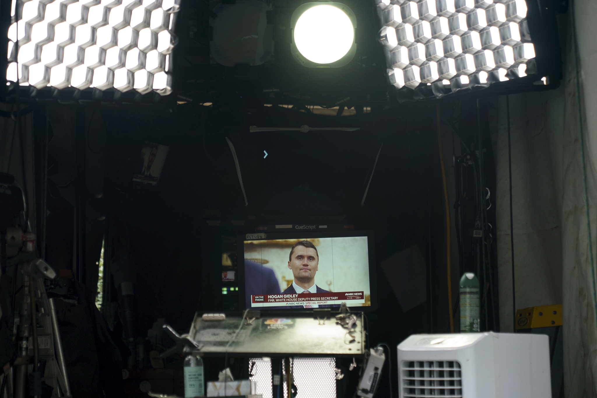 FBI libera a sospechoso del asesinato de Kirk tras interrogatorio policial