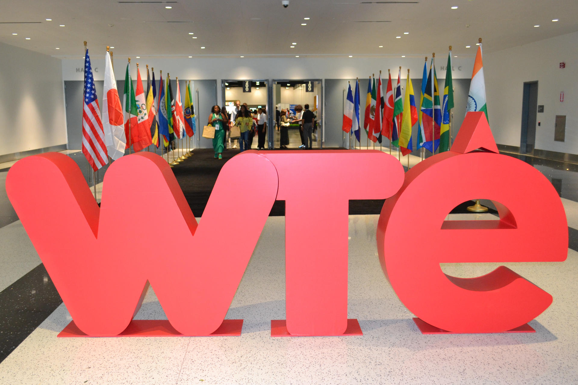 Iberia refuerza expansión en EE.UU. con ruta Madrid-Orlando, que inaugurará en octubre