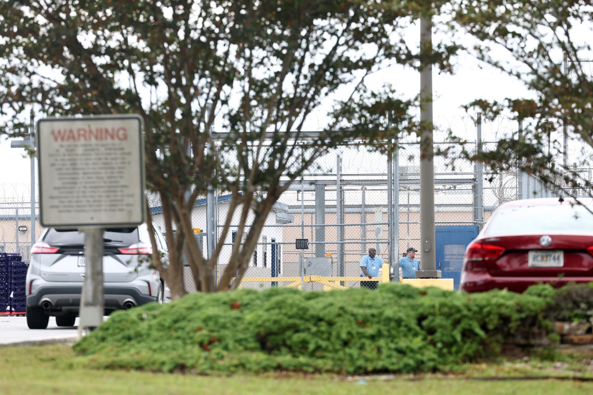 Seúl fleta un vuelo a EE.UU. para repatriar a detenidos en planta de Hyundai