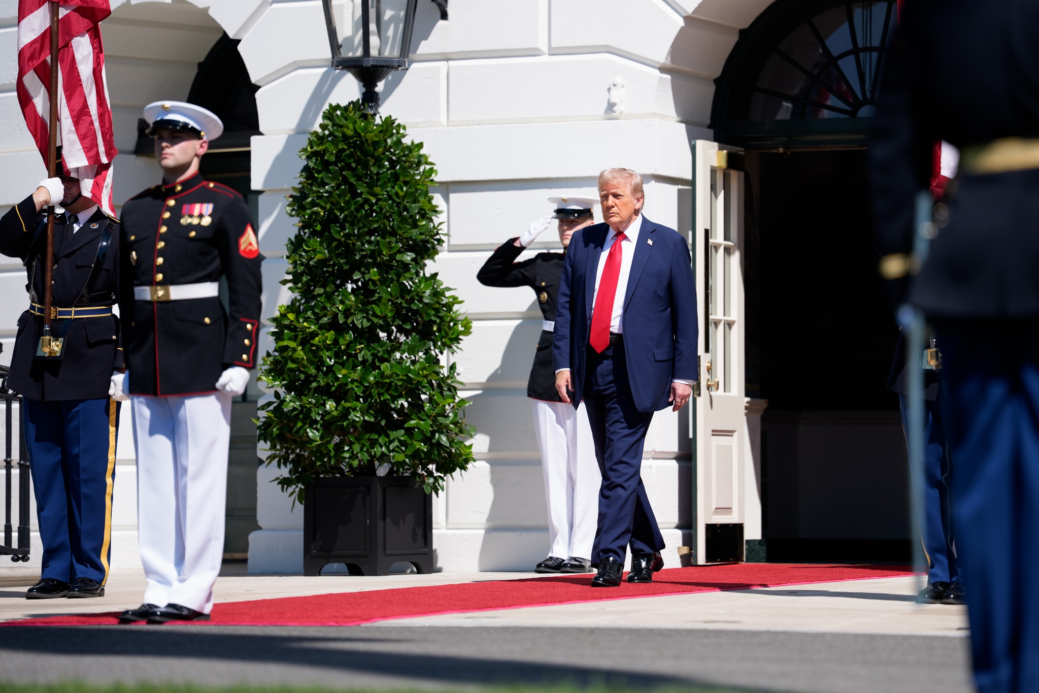 Trump busca penalizar a los países donde hay estadounidenses "injustamente" detenidos