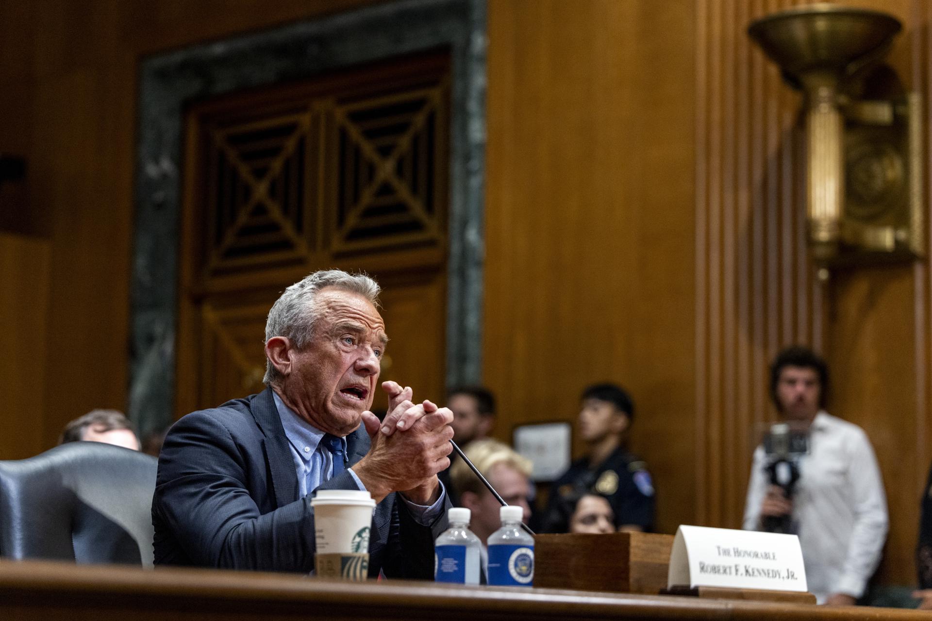 Kennedy defiende despido de directora de CDC y su escepticismo sobre la gestión del covid