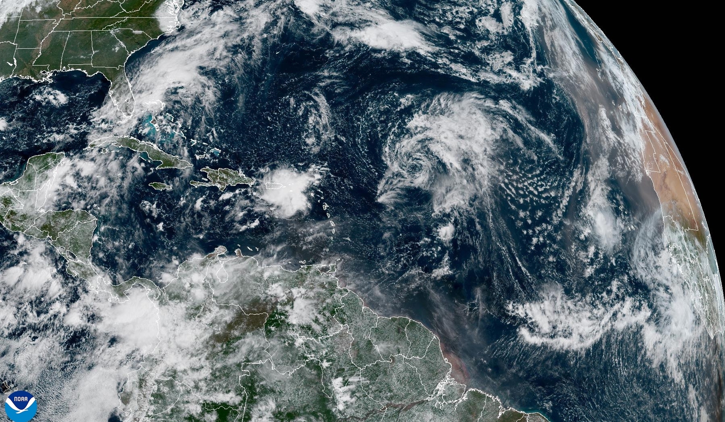 La tormenta Gabrielle avanza hacia el noroeste sin perspectivas de alcanzar EEUU