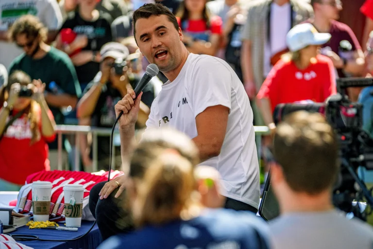 Disparan a Charlie Kirk en Utah