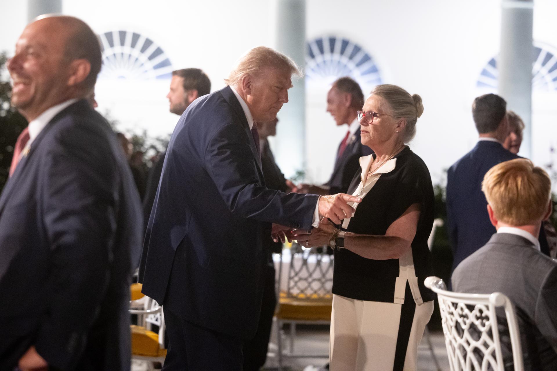 Trump auspicia cena con sus congresistas “más leales” en la Casa Blanca