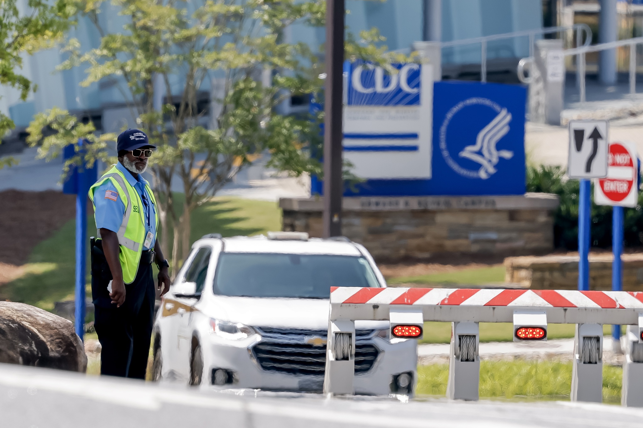 Exdirectora de los CDC dice que fue despedida por “defender la integridad científica”