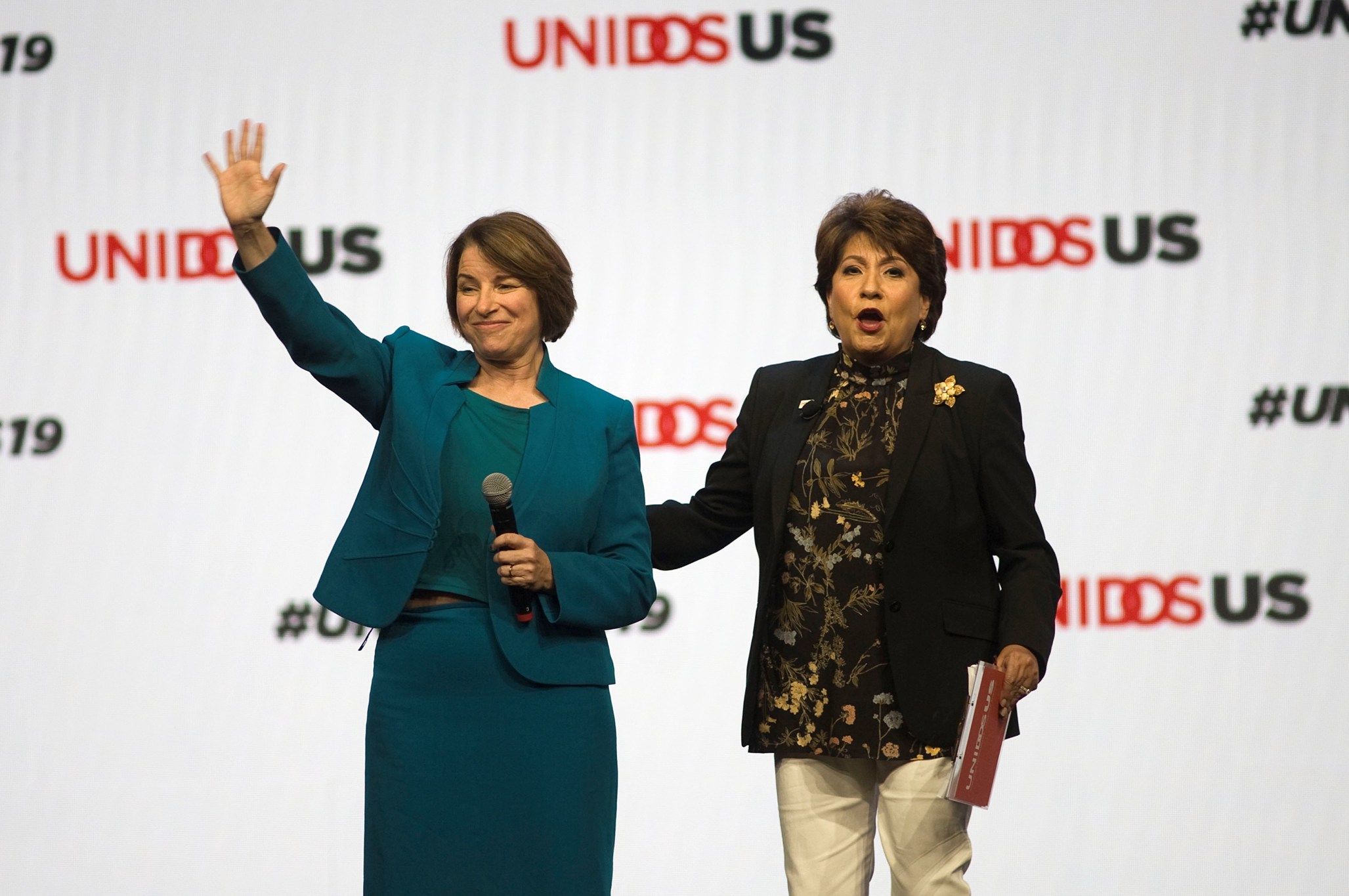 Ocho grupo latinos piden al Congreso protección frente a redadas migratorias en EEUU