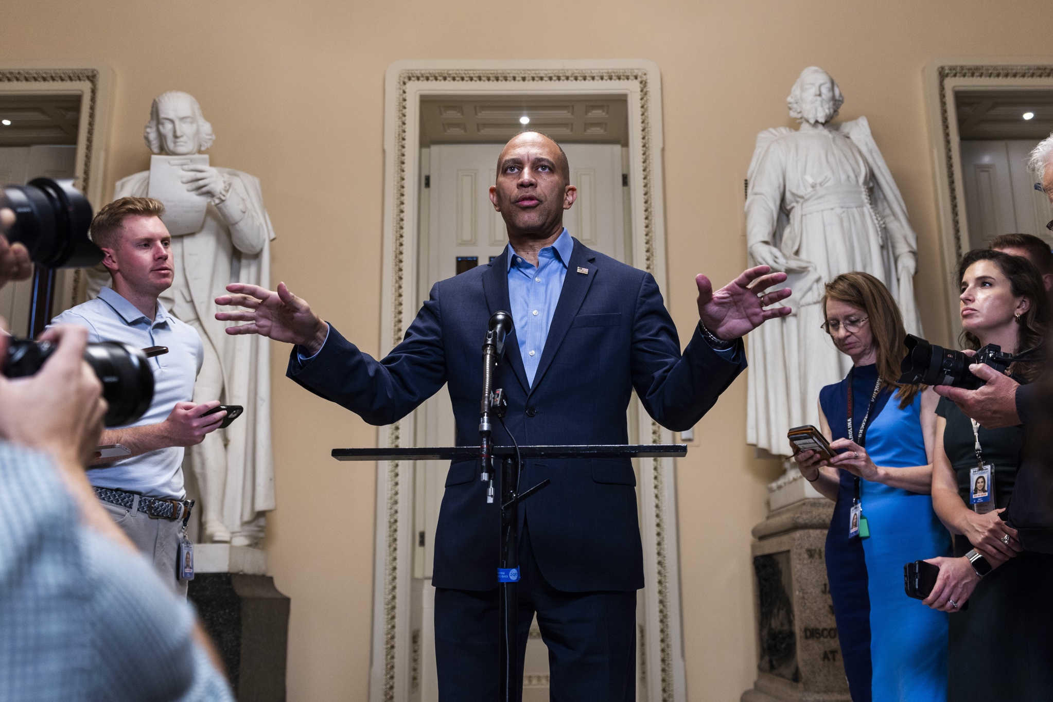 Líderes demócratas no se dejan “intimidar” por amenazas de despidos en cierre de Gobierno