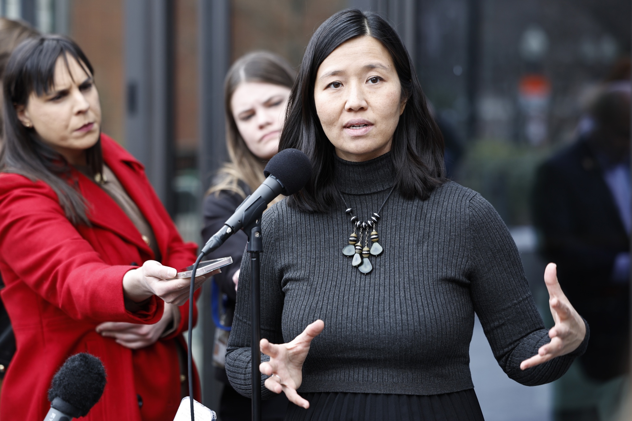 Gobierno Trump demanda a Boston y su alcaldesa por políticas de refugio para inmigrantes