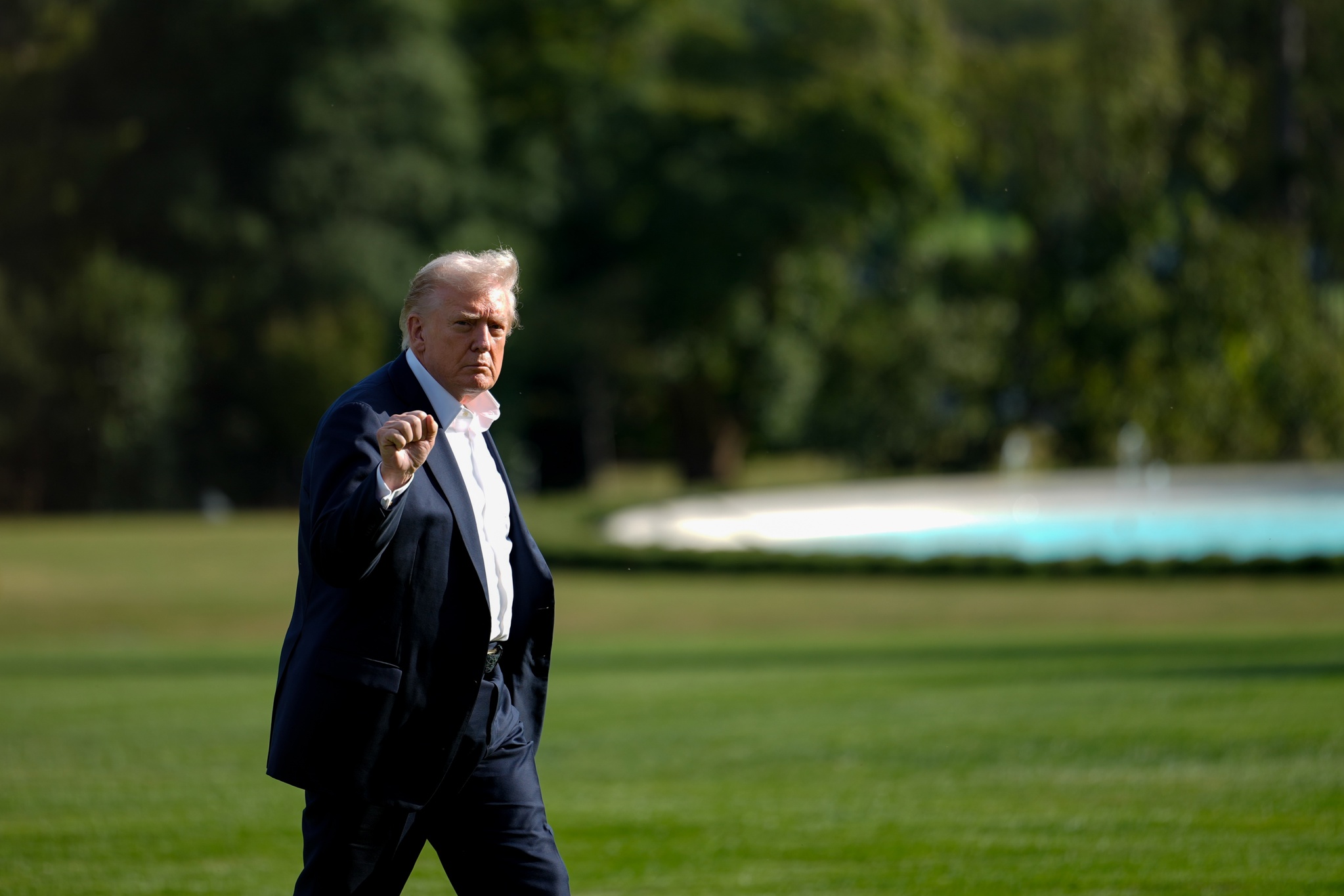 Trump pide el despido de una alta ejecutiva de Microsoft que trabajó para Biden y Obama