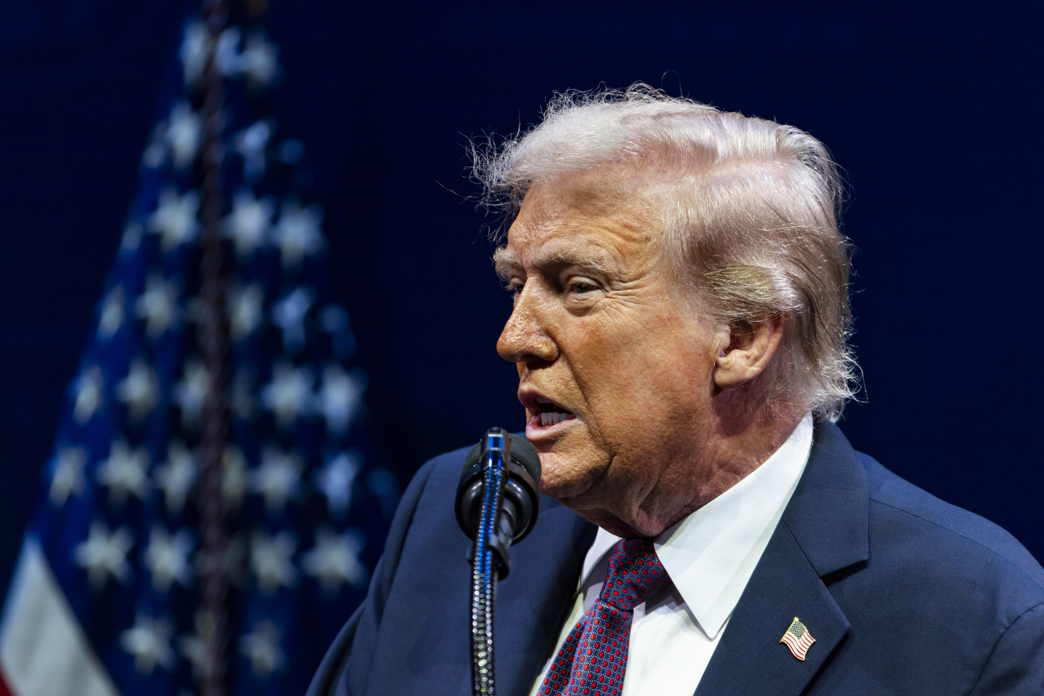 “No es mi firma”, dice Trump sobre carta de cumpleaños de Epstein