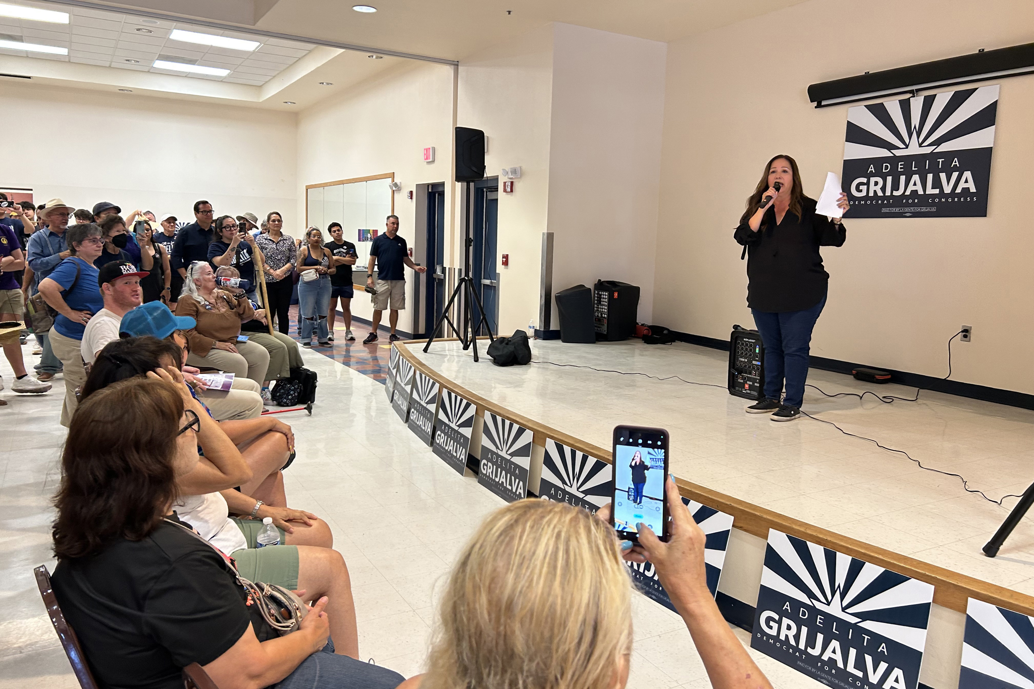 Adelita Grijalva se convierte en la primera mujer latina electa al Congreso por Arizona