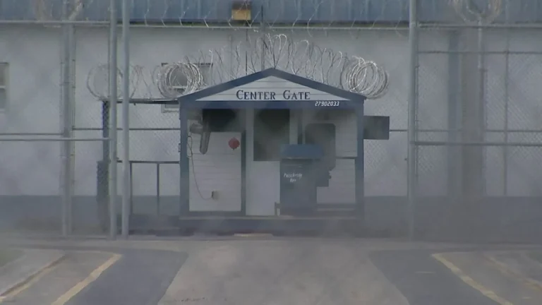 Florida abre el centro de detención migratoria ‘Deportation Depot’ en el norte del estado