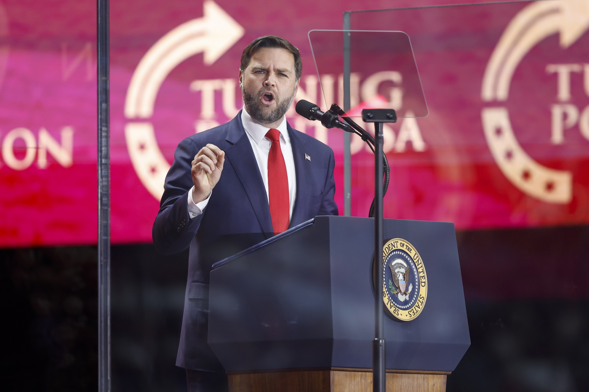 Vance culpa a la “extrema izquierda” por tiroteo en Texas que dejó un migrante muerto