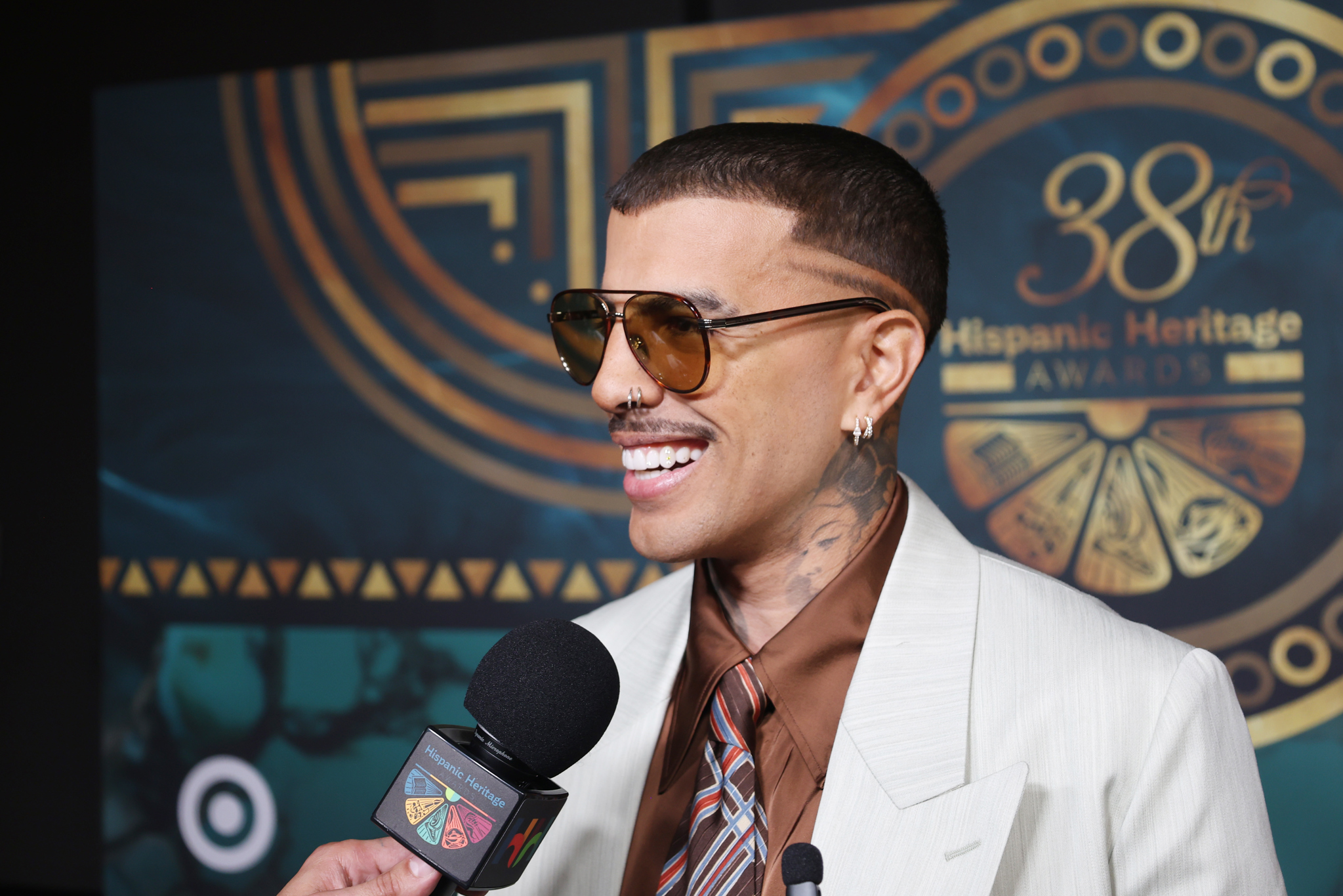 Rauw Alejandro quiere poner la bandera de la cultura latina “bien en alto”