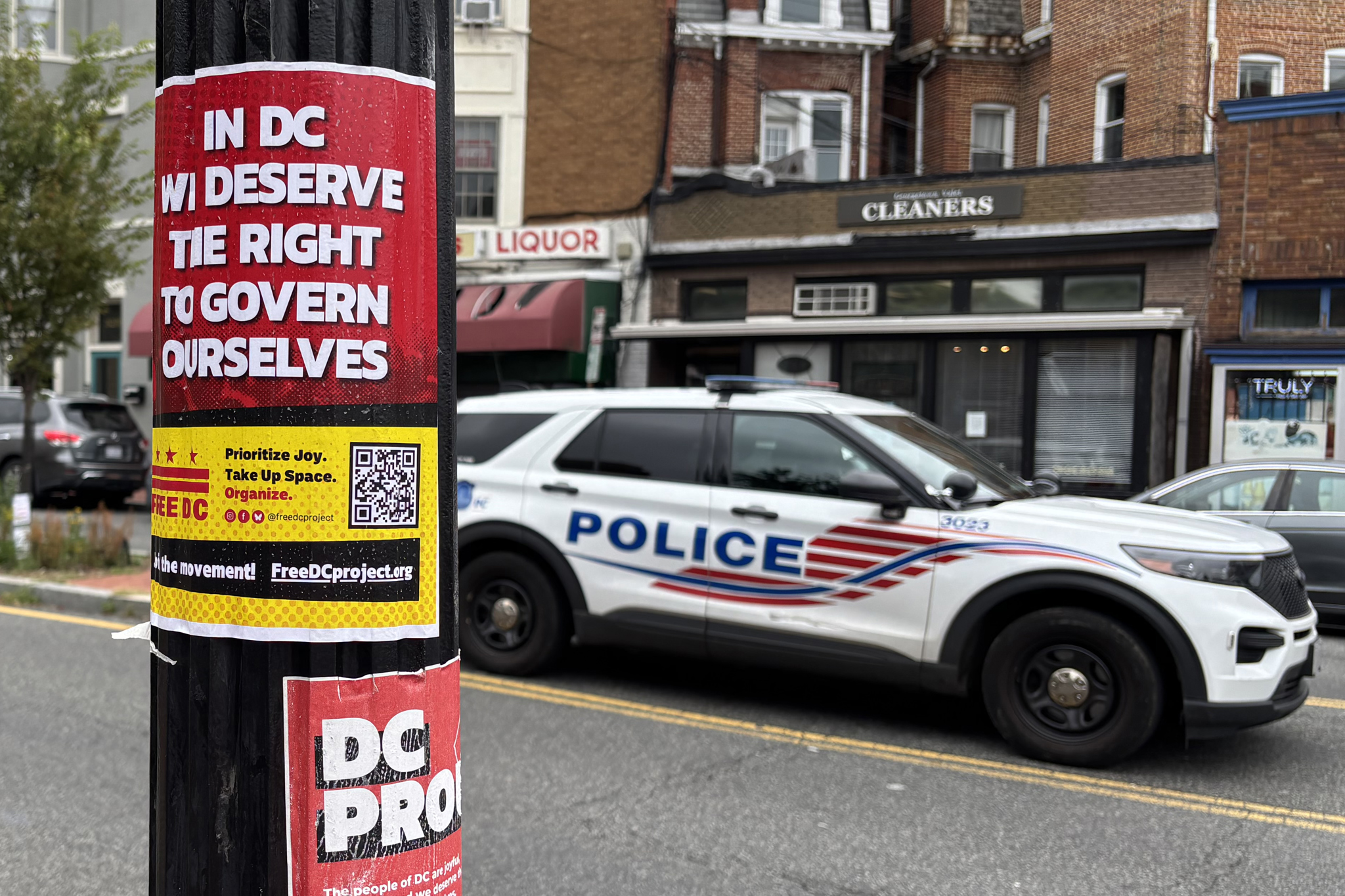 Demandan al Gobierno Trump para detener redadas migratorias en la capital de EEUU