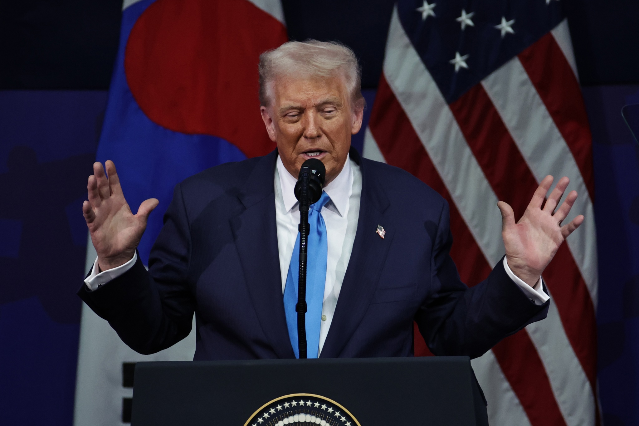 Trump matiza anuncio de reinicio de pruebas nucleares y dice que quiere “desnuclearizar”