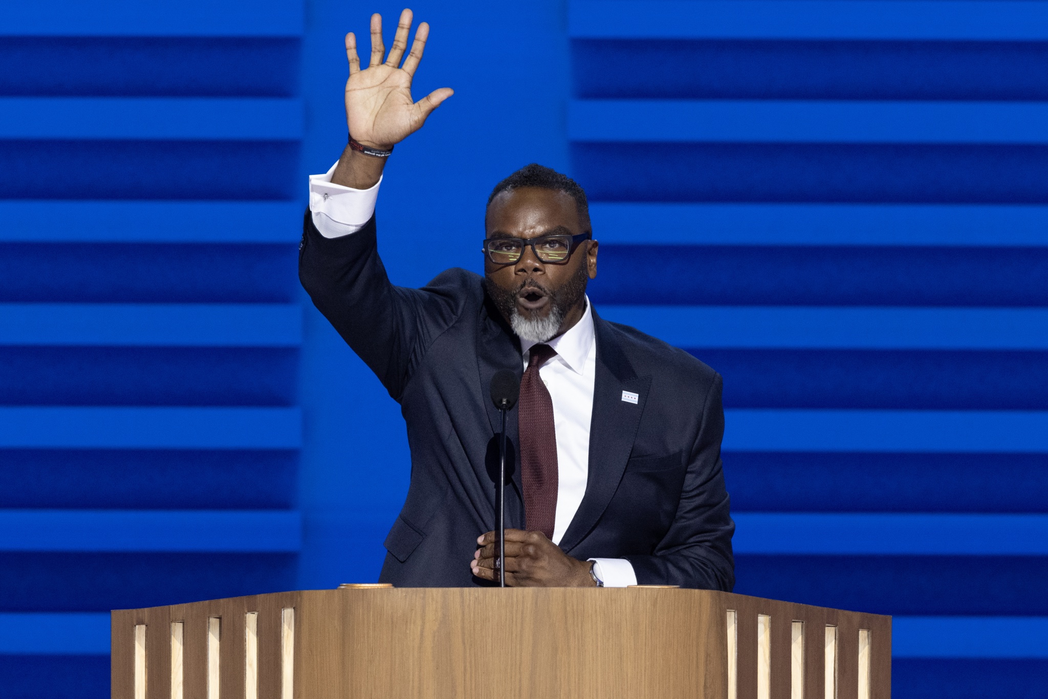 Alcalde de Chicago aboga por imputar a agentes federales que violen ‘zonas libres’ de ICE