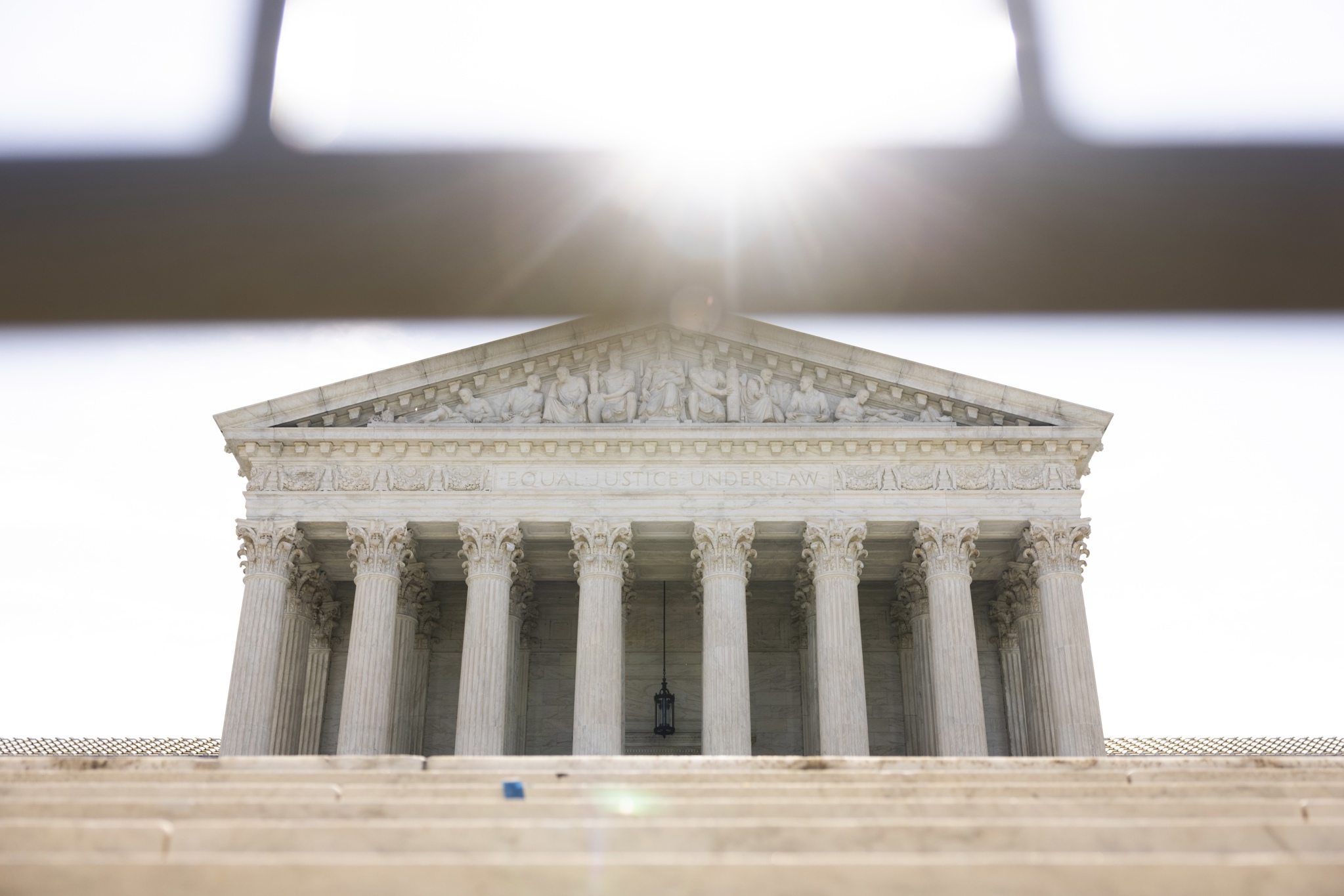 Supremo de EEUU pone en riesgo inmediato de deportación a 300.000 venezolanos