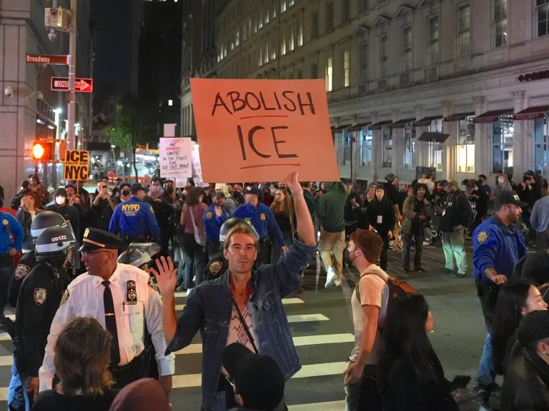 Alcalde de Nueva York reitera que la ciudad no coopera con ICE, tras redada en Manhattan