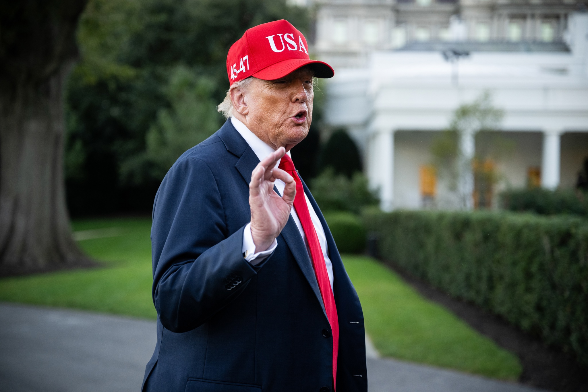 Trump se dirige a los jóvenes en su primer TikTok como presidente: “Me debéis una”