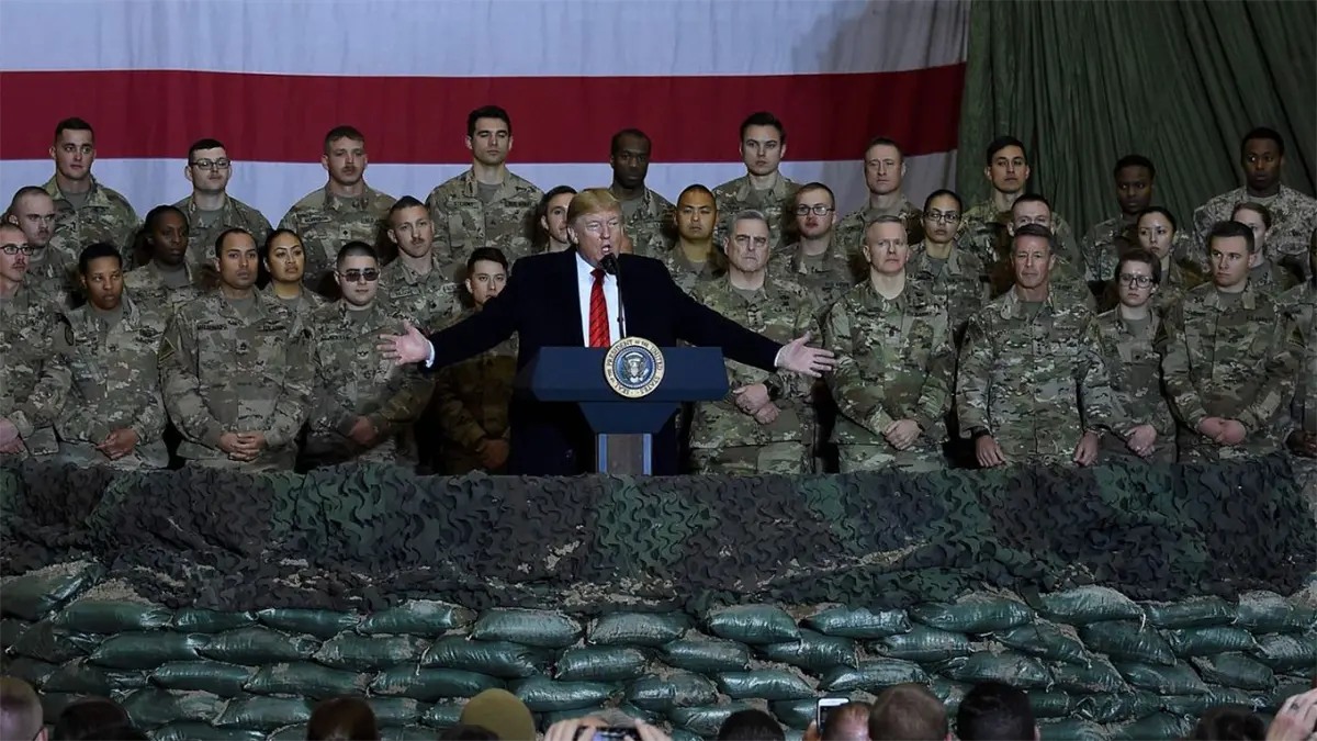 Trump asegura tener los fondos federales para pagar a tropas durante el cierre de gobierno