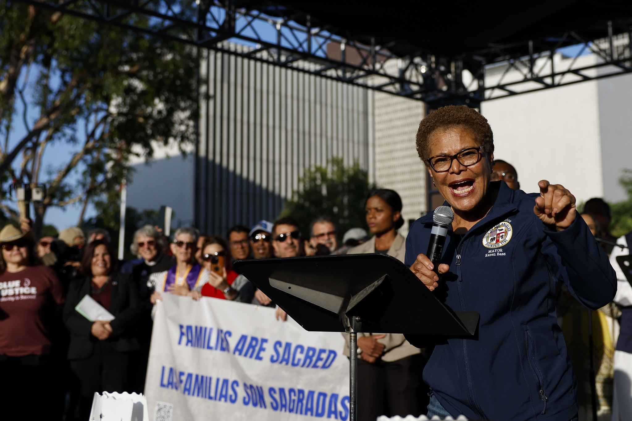 Demócratas anuncian investigación sobre arrestos de ciudadanos en redadas migratorias
