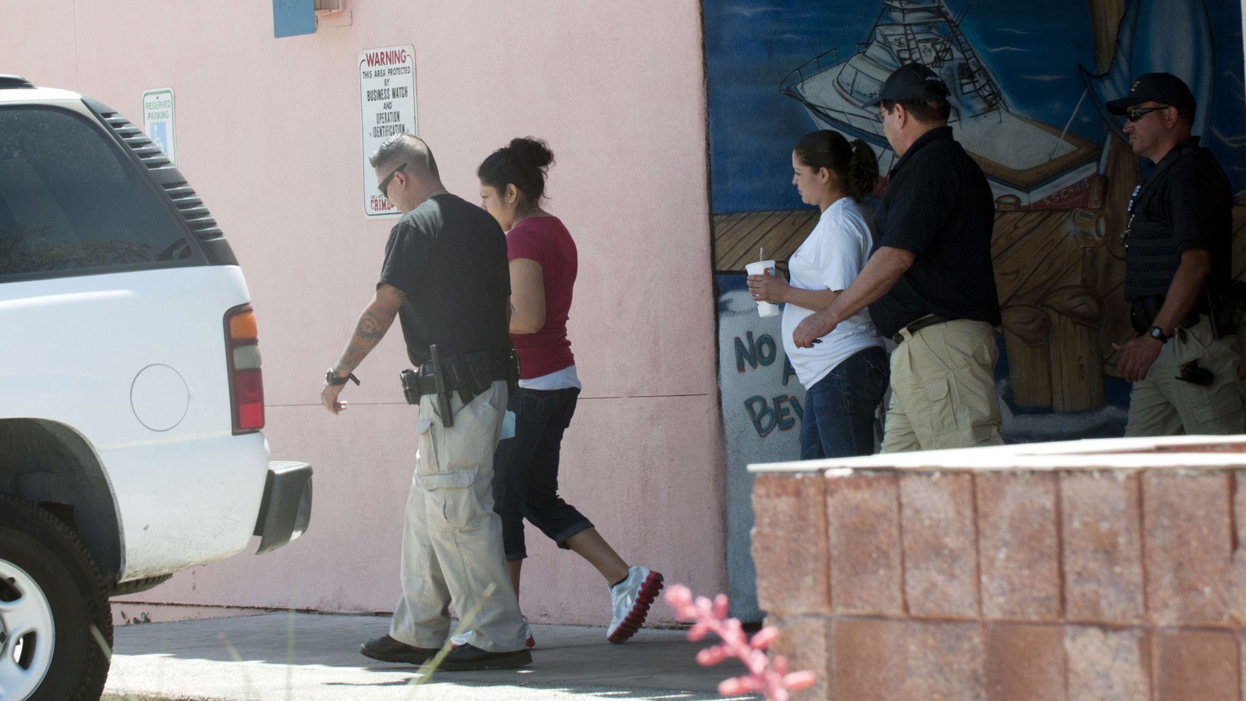 Varios detenidos en una redada migratoria en calle de Nueva York que genera protestas