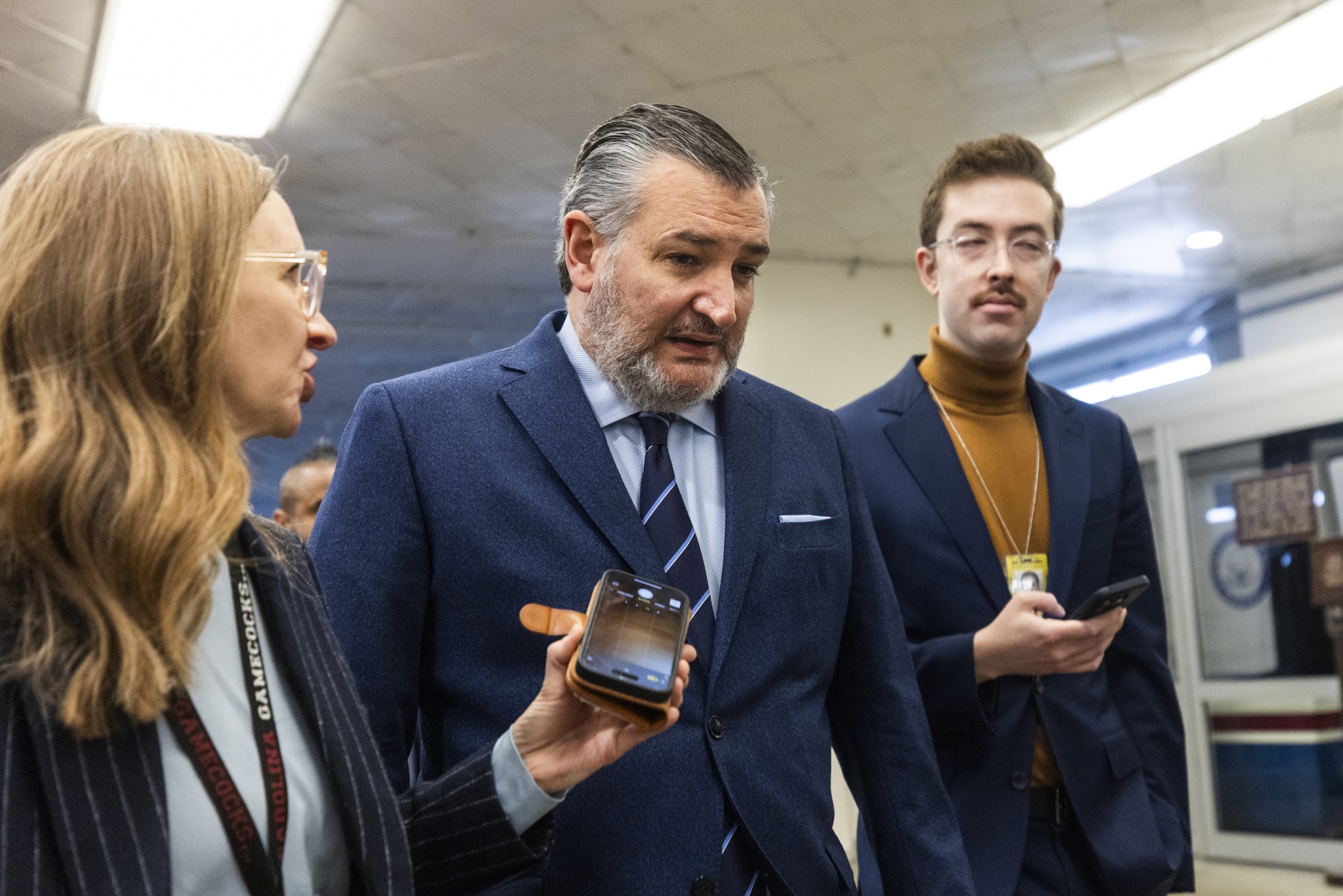 Senador republicano pide investigar financiación de protesta en contra del Gobierno Trump