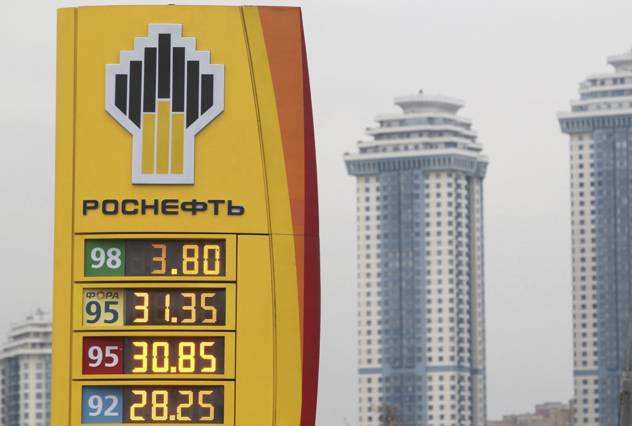 EE.UU. sanciona a las dos principales petroleras rusas por la guerra de Ucrania