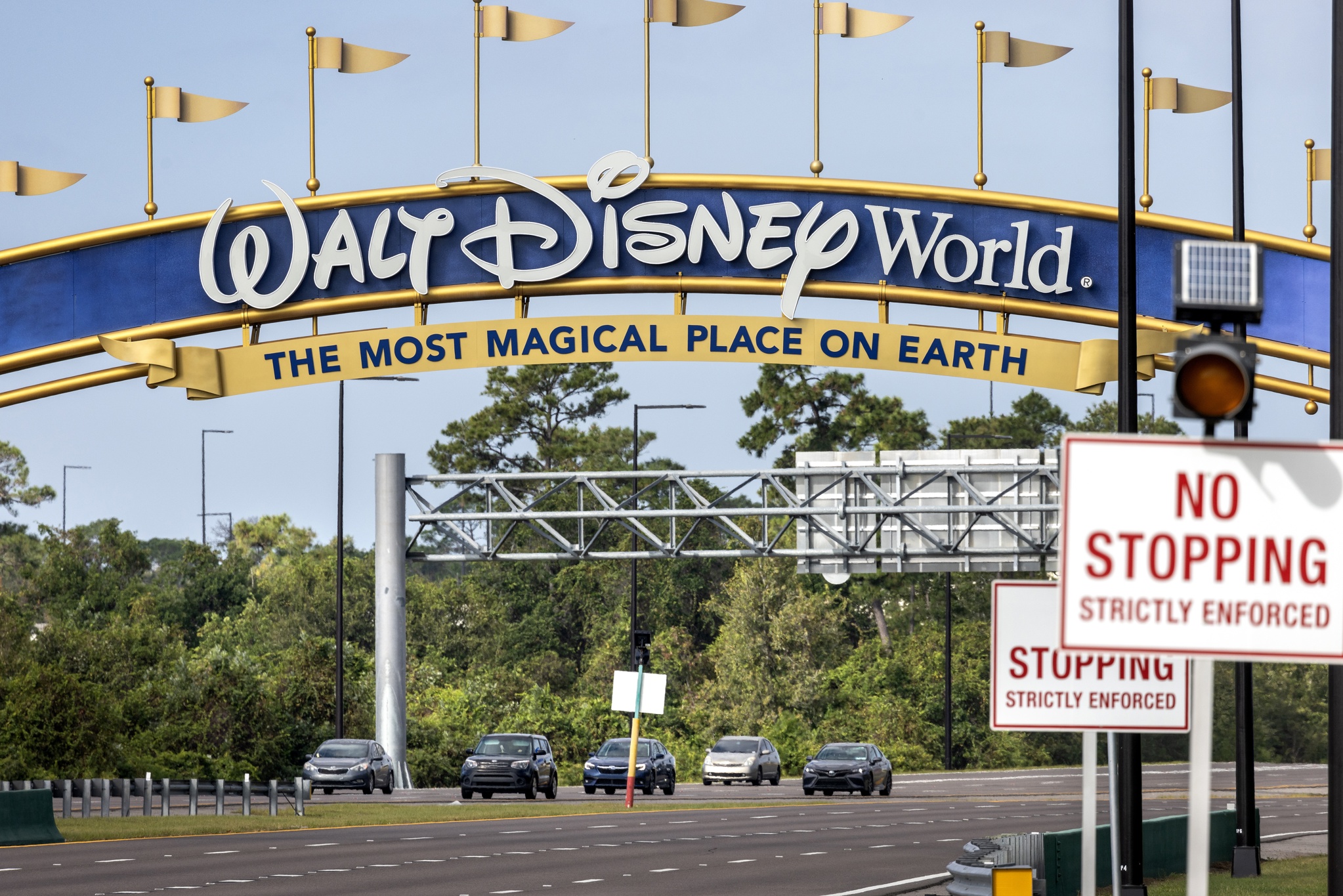 Autoridades confirman dos muertes por aparente suicidio en parque de Disney en Florida