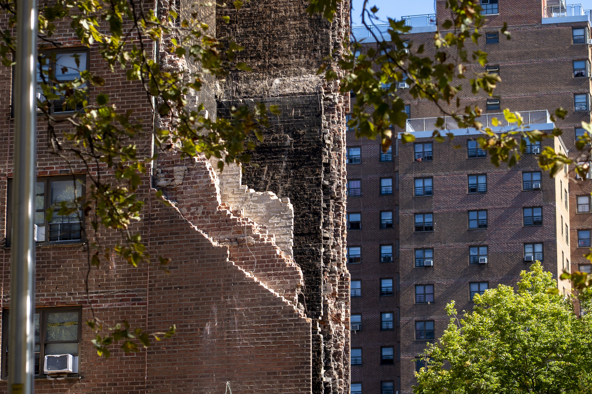 Investigan explosión en edificio de viviendas públicas en El Bronx (Nueva York)