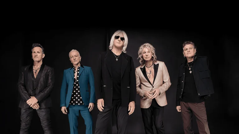 Def Leppard recibe su estrella en el Paseo de la Fama de Hollywood junto a Jon Bon Jovi