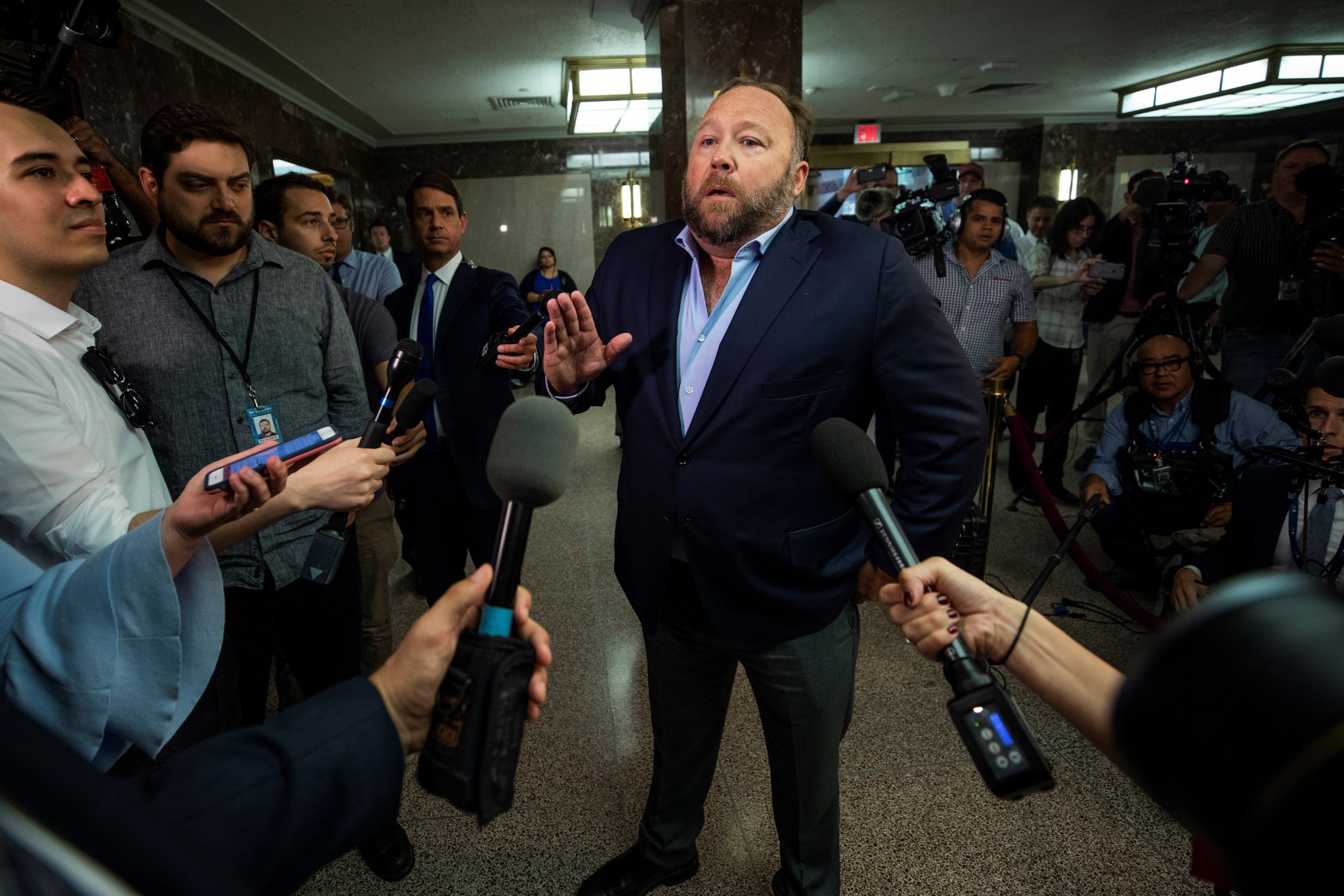 Supremo de EEUU rechaza anular deuda millonaria de Alex Jones con víctimas de difamación