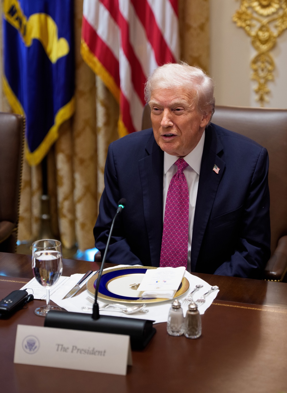 Andrea Bocelli canta a Trump en el Despacho Oval