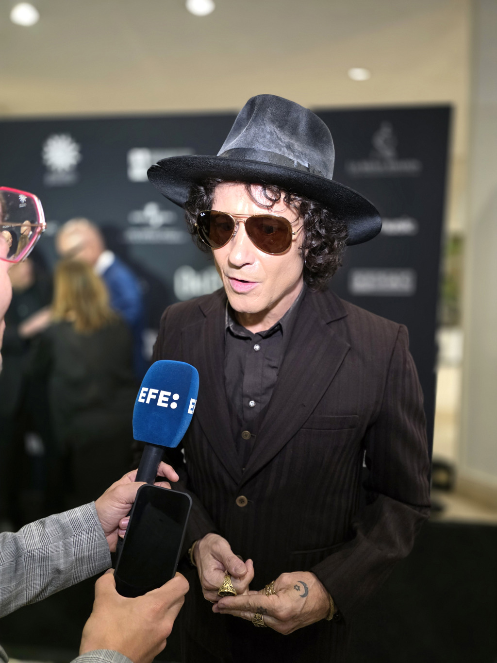 Enrique Bunbury: “los músicos nos dedicamos a unir y la política me importa un pimiento”