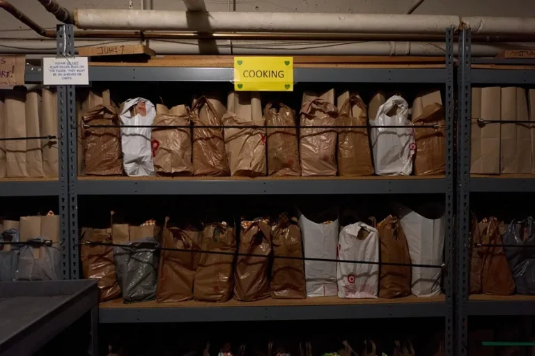 Estados demandan a Trump para que mantenga la ayuda alimentaria a 42 millones de personas