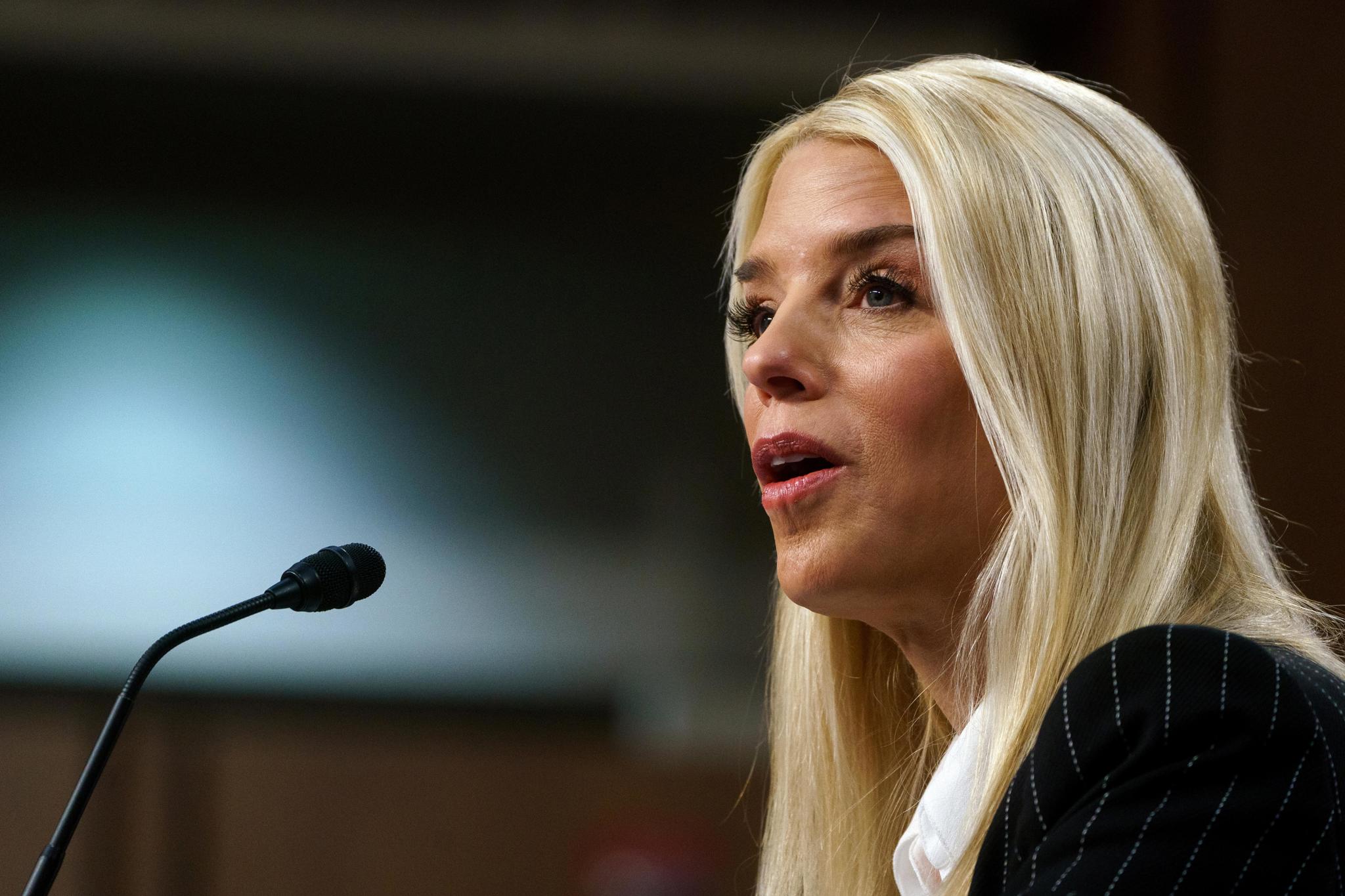 EEUU demanda al Alguacil de Los Ángeles por retrasos en permisos de porte de armas