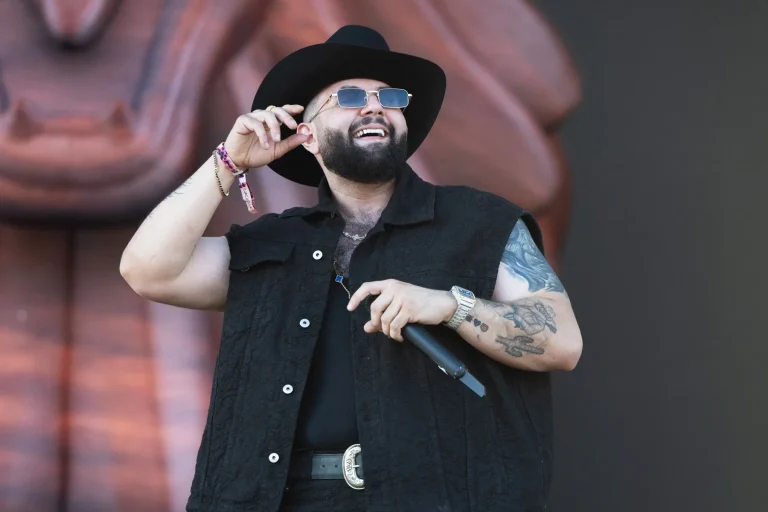 El mexicano Carín León lanzará un álbum de música country tras “pisar fuerte” en EEUU