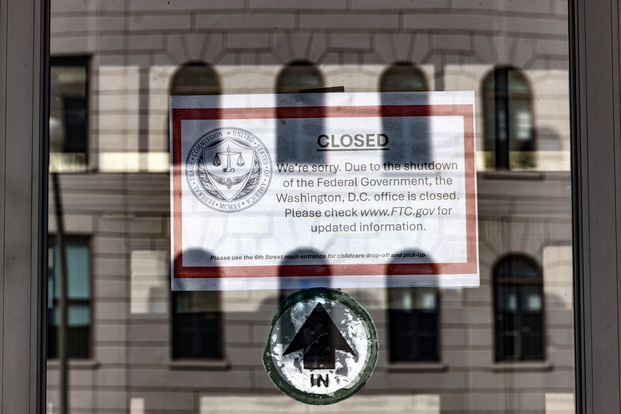 Empleados suspendidos por cierre de Gobierno no recibirán pagos retroactivos automáticos