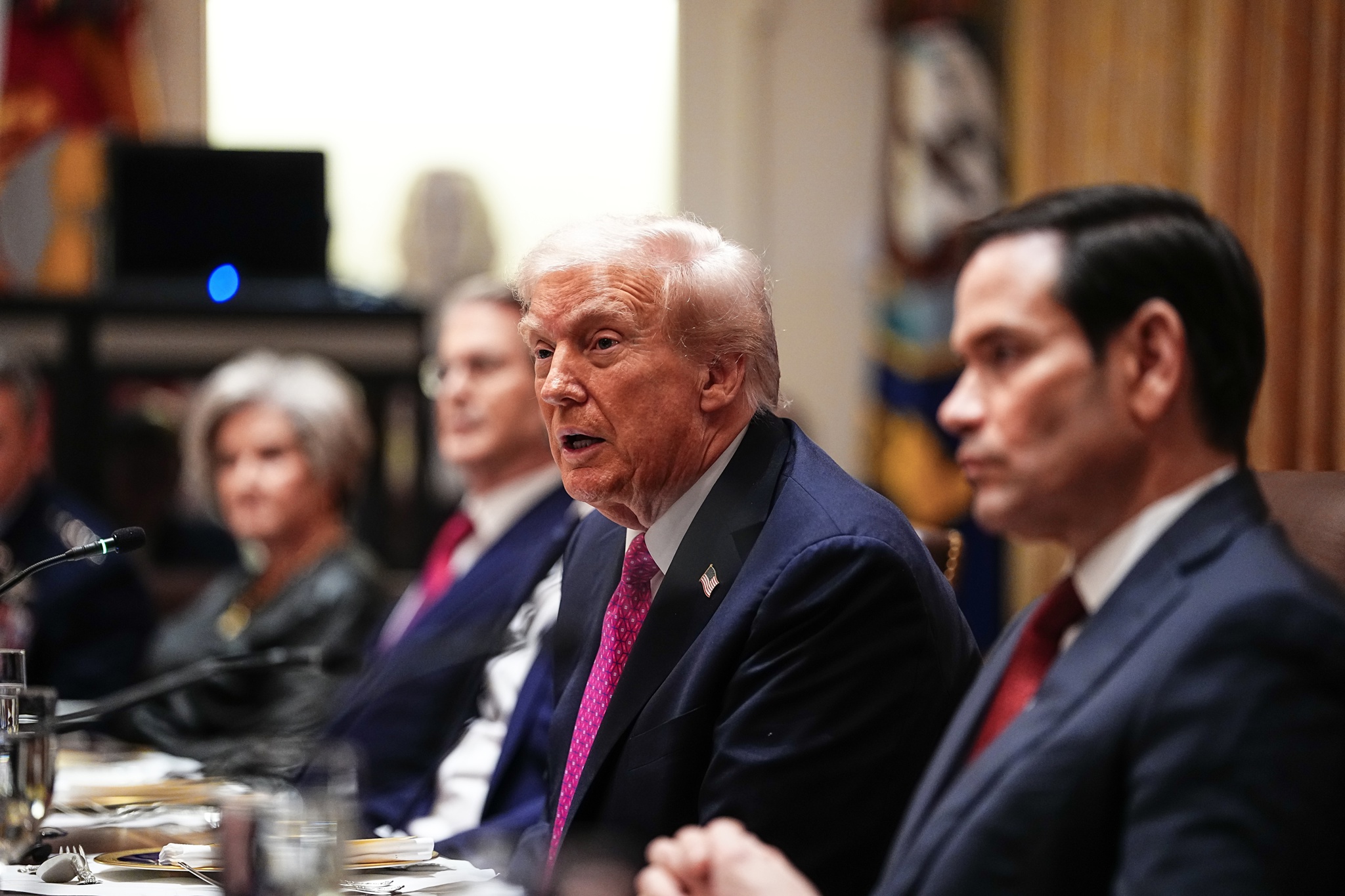 EE.UU. ataca a un submarino que transportaba drogas en el Caribe, dice Trump