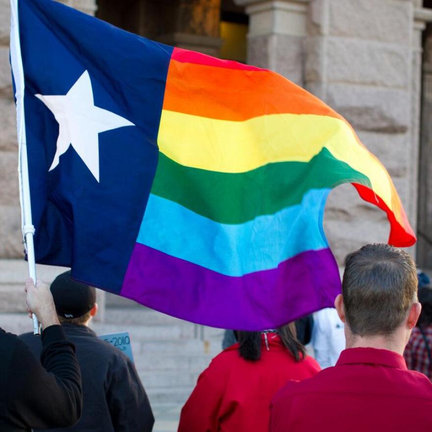 Corte Suprema de Texas Permite a Jueces Negarse a Celebrar Matrimonios del Mismo Sexo