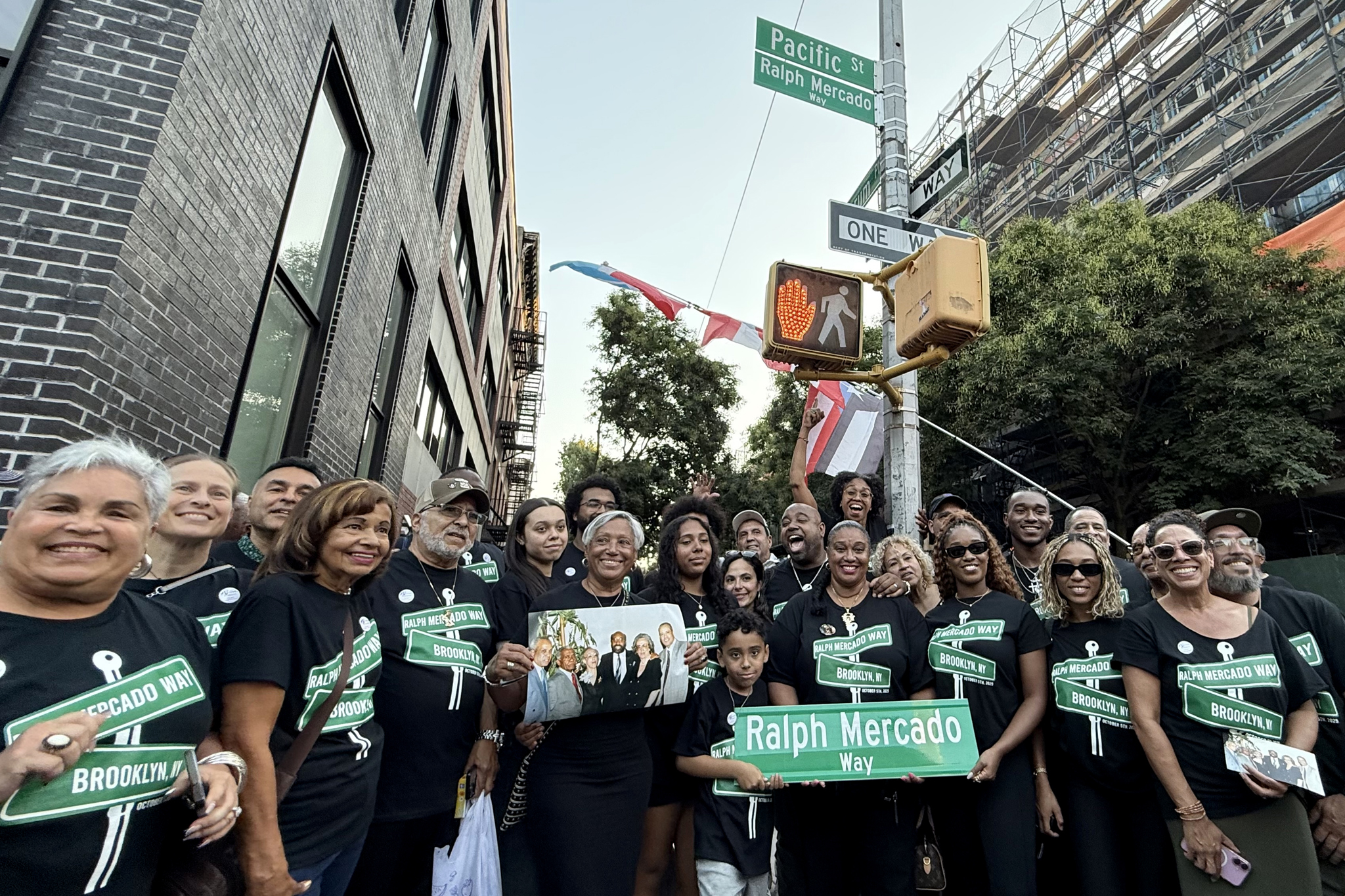 Nombran una calle de Nueva York en honor al productor y promotor musical Ralph Mercado