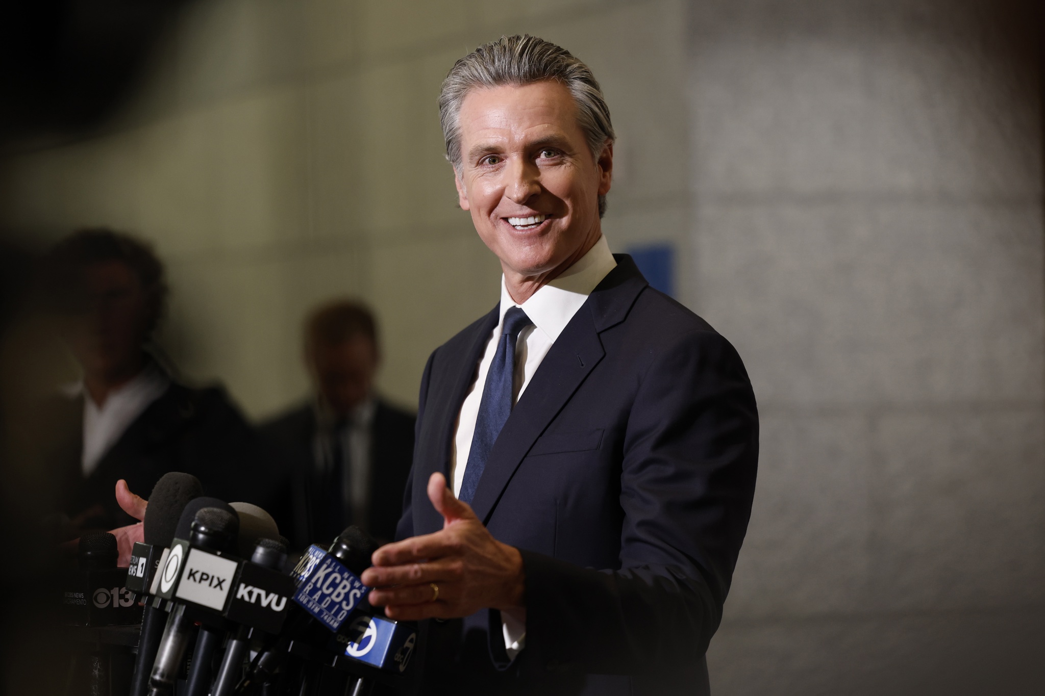 Newsom considerará candidatura a la Casa Blanca tras elecciones legislativas de 2026